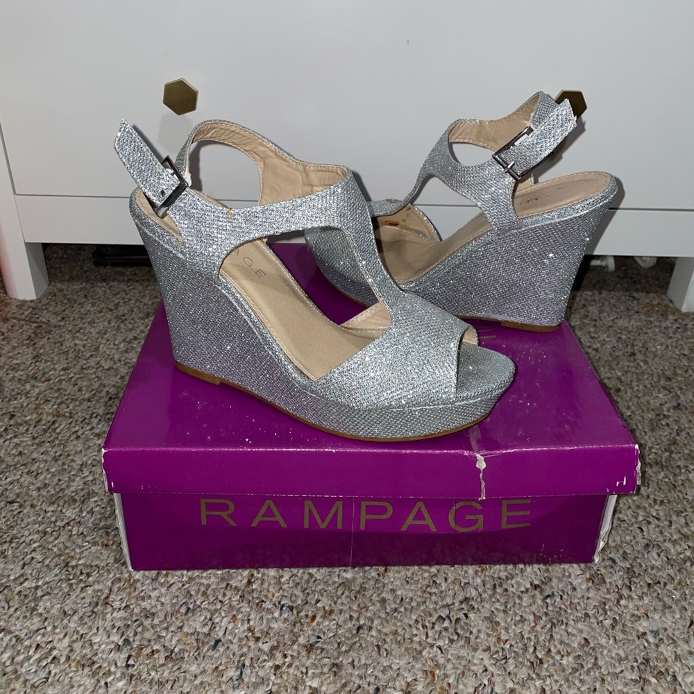 BRAND NEW/ NEVER WORN!!